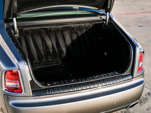 Used 2014 Rolls-Royce Phantom Sedan image 95