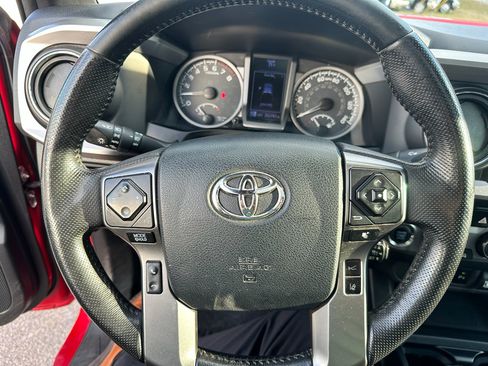 Used 2019 Toyota Tacoma Limited image 9
