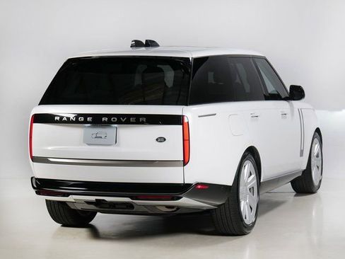 Used 2023 Land Rover Range Rover SE AWD/4WD image 2