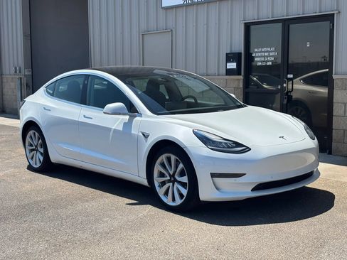 Used 2020 Tesla Model 3 Standard Range Plus RWD image 1