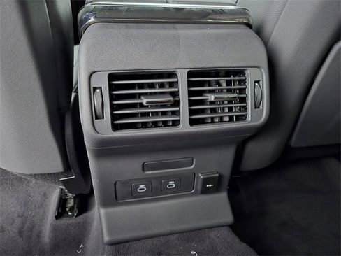 New 2026 Land Rover Range Rover Velar Dynamic SE image 13