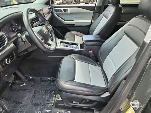 Used 2023 Ford Explorer XLT w/ Equipment Group 202A AWD/4WD image 7