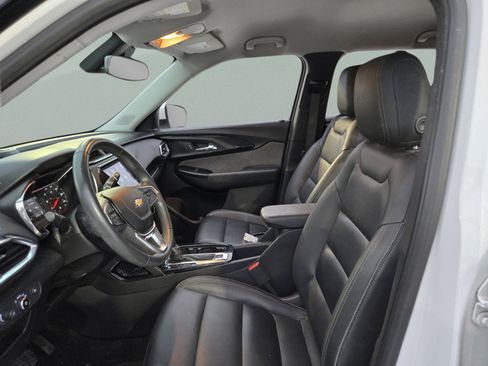 Used 2021 Chevrolet TrailBlazer LT w/ Premium Seating Package FWD image 12