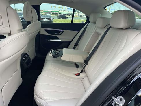 Used 2025 Mercedes-Benz E 350 4MATIC Sedan image 13