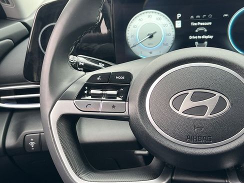 Used 2024 Hyundai Elantra Limited image 31