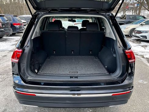 Used 2021 Volkswagen Tiguan SE w/ Panoramic Sunroof Package image 30