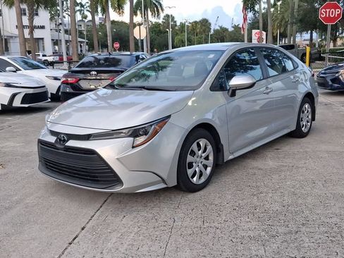 Used 2025 Toyota Corolla LE FWD image 2