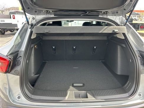 New 2026 Chevrolet Trax LT w/ Sunroof Package image 28