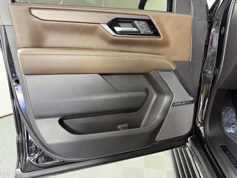 Used 2025 GMC Yukon XL Denali Ultimate AWD/4WD image 19