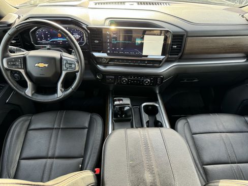 Used 2025 Chevrolet Silverado 1500 High Country w/ High Country Premium Package AWD/4WD image 10