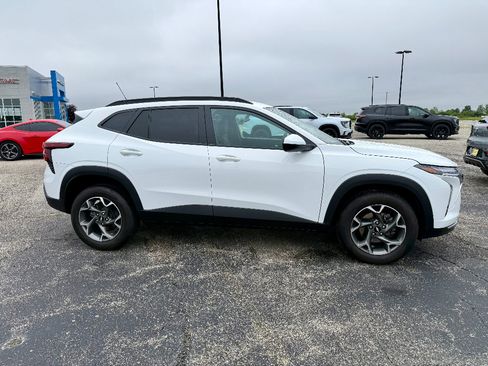 Used 2025 Chevrolet Trax LT w/ Driver Confidence Package FWD image 5