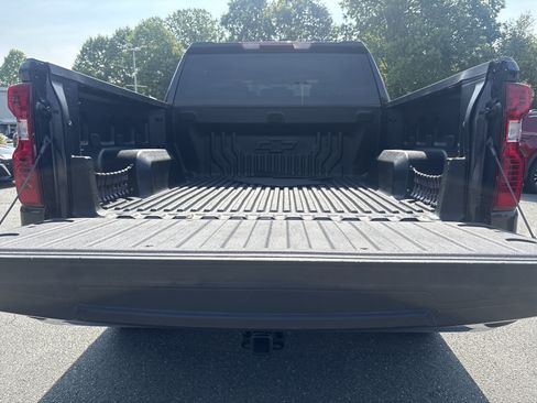 Used 2023 Chevrolet Silverado 1500 LT AWD/4WD image 17