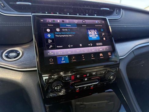 Used 2022 Jeep Grand Cherokee Limited w/ Luxury Tech Group II image 29