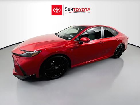 Used 2025 Toyota Camry SE w/ Convenience Package FWD image 9