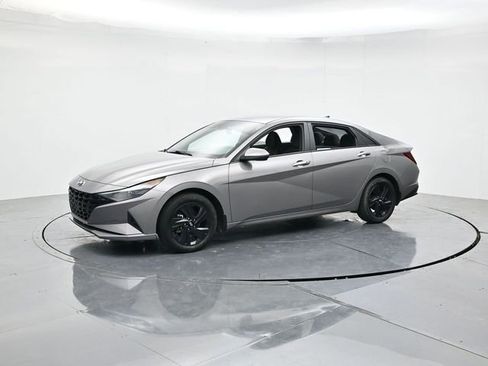 Used 2023 Hyundai Elantra Blue FWD image 5