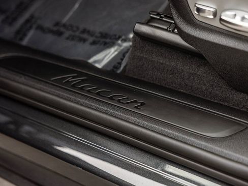 Certified 2025 Porsche Macan image 16