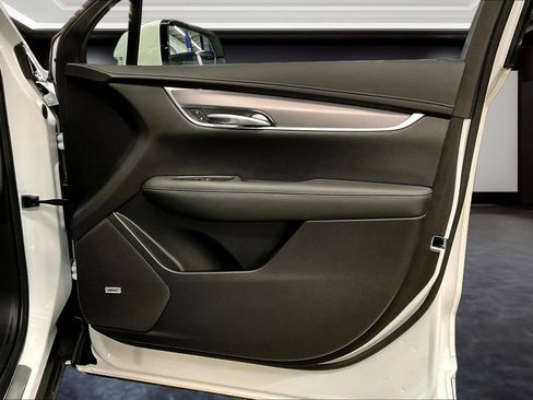 Certified 2025 Cadillac XT6 Luxury image 29