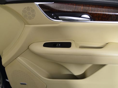 Used 2018 Cadillac XT5 Luxury w/ Driver Awareness Package image 9