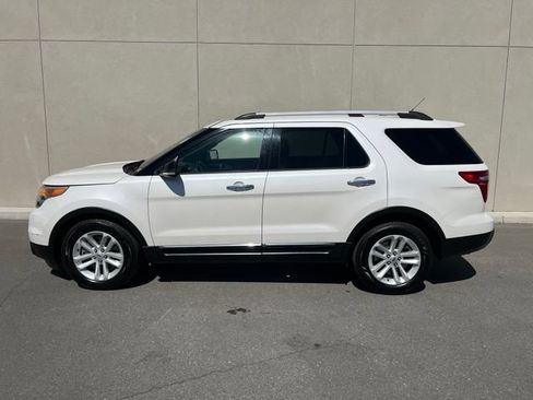 Used 2013 Ford Explorer XLT FWD image 4