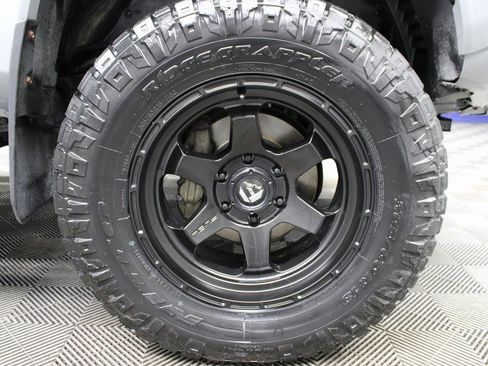 Used 2021 Toyota Tacoma TRD Sport image 8