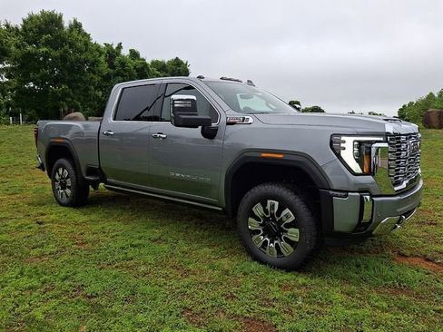 New 2026 GMC Sierra 3500 Denali w/ Denali Reserve Package AWD/4WD image 2