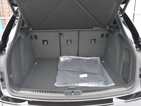Certified 2026 Porsche Macan AWD/4WD image 27