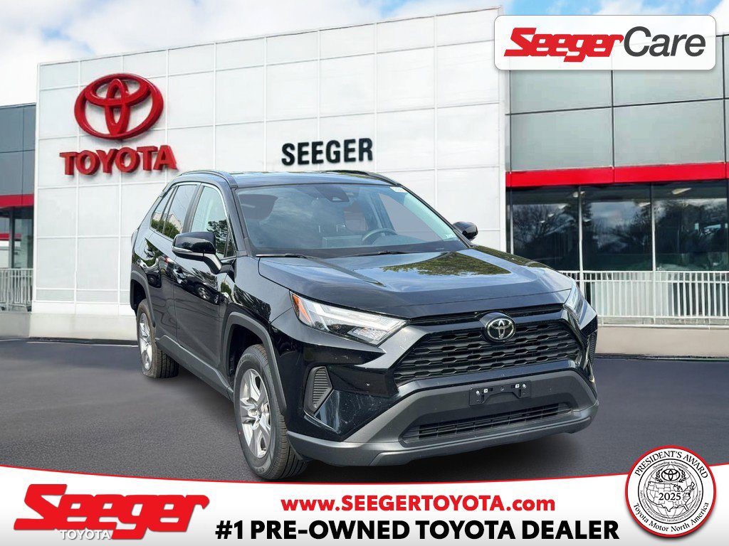 Used 2025 Toyota RAV4 XLE FWD image 1