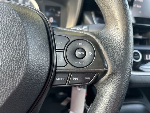 Used 2022 Toyota Corolla LE FWD image 17