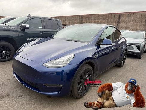 Used 2023 Tesla Model Y Long Range AWD/4WD image 1