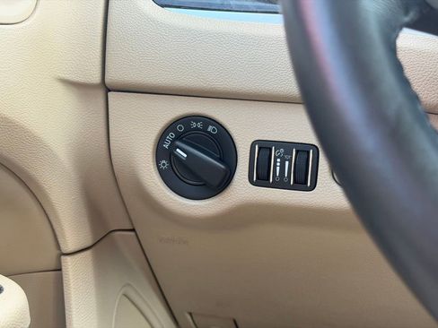 Used 2013 Chrysler 300 RWD image 22