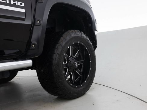 Used 2013 GMC Sierra 2500 Denali w/ Suspension Package, Off-Road AWD/4WD image 18