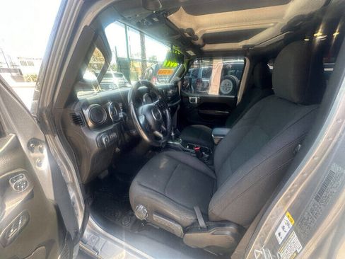 Used 2019 Jeep Wrangler Unlimited Sport image 34