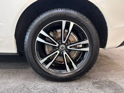 Used 2018 Volvo XC60 T6 Momentum w/ Vision Package AWD/4WD image 7