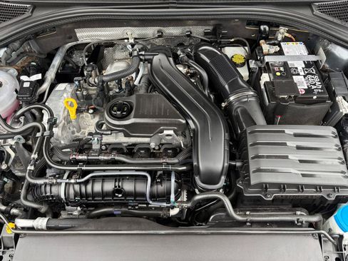 Used 2025 Volkswagen Jetta SE image 33