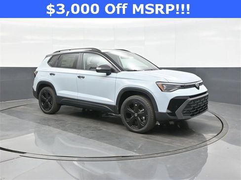 New 2026 Volkswagen Taos SE image 1