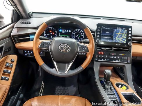 Used 2019 Toyota Avalon Limited FWD image 17