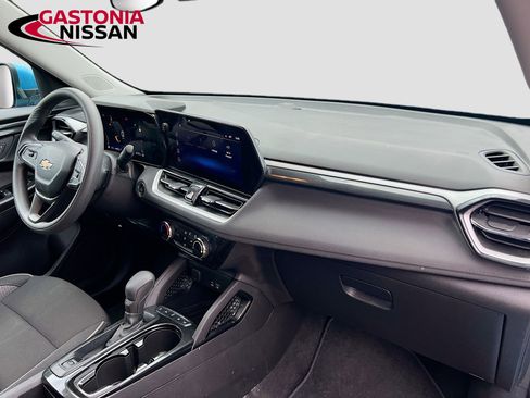 Used 2025 Chevrolet TrailBlazer LT image 35