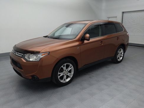 Used 2014 Mitsubishi Outlander GT image 2