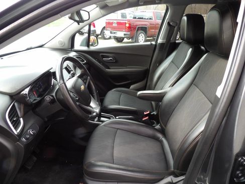 Used 2018 Chevrolet Trax LT w/ LT Convenience Package image 10