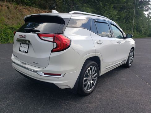 Used 2024 GMC Terrain Denali w/ Denali Premium Package AWD/4WD image 3
