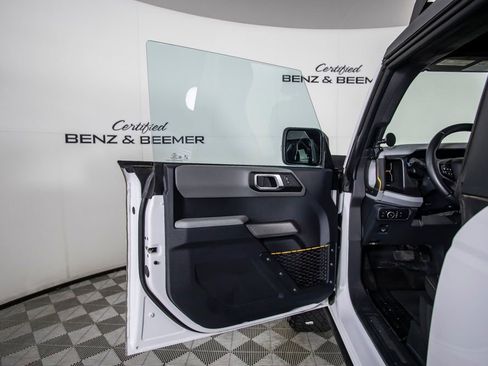 Used 2023 Ford Bronco Badlands w/ Sasquatch Package AWD/4WD image 17