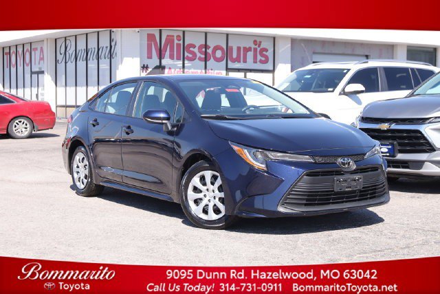 Used 2025 Toyota Corolla LE w/ Convenience Package FWD image 1