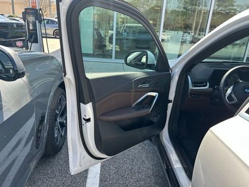 Used 2025 BMW X1 xDrive28i w/ Technology Package image 13