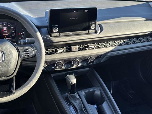 Certified 2025 Honda Accord SE image 3