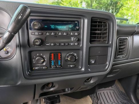 Used 2005 Chevrolet Silverado 2500 LS w/ Snow Plow Prep Package AWD/4WD image 20