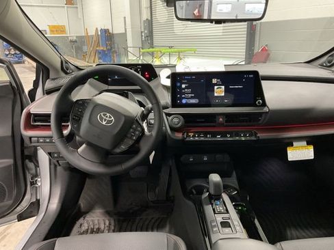New 2025 Toyota Prius Plug-In Hybrid image 12
