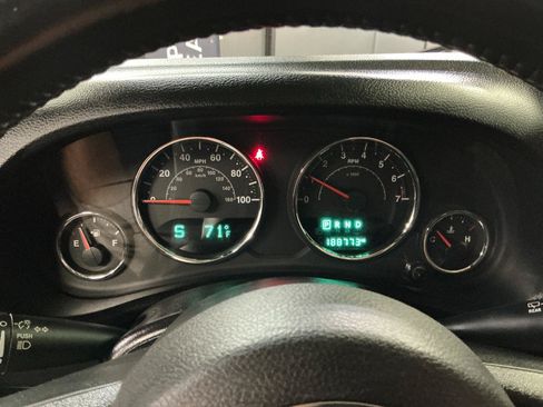 Used 2015 Jeep Wrangler Unlimited Sahara w/ Connectivity Group AWD/4WD image 17