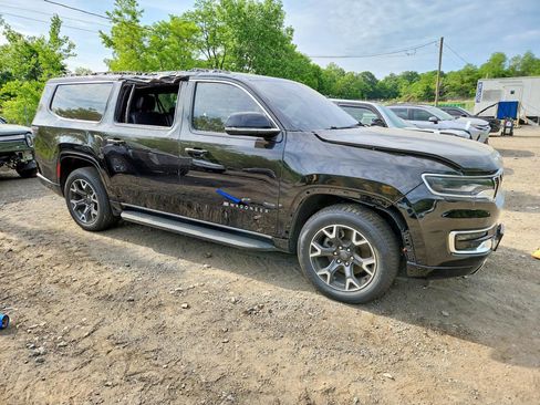 Used 2024 Jeep Wagoneer L Series III w/ Flexible Seating Group AWD/4WD image 1