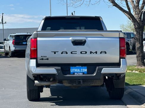 Used 2024 Toyota Tacoma SR5 AWD/4WD image 7