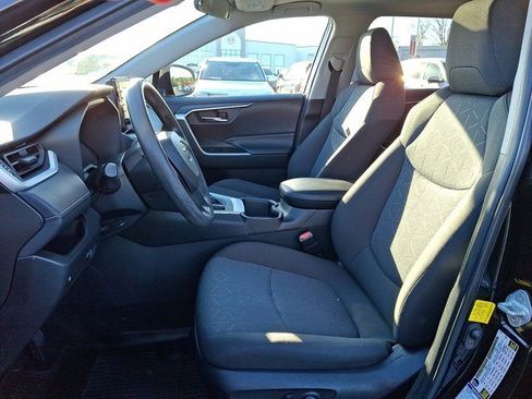 Used 2022 Toyota RAV4 XLE image 16